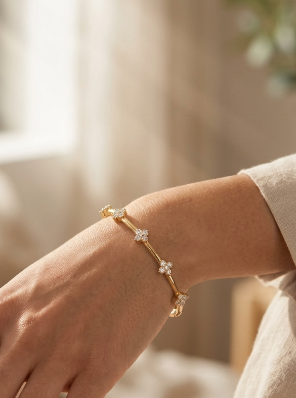 Fortuna Clover Diamond Bangle