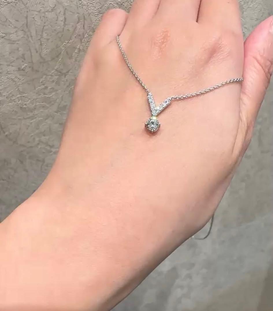 Aris V-shaped Solitaire Diamond Necklace