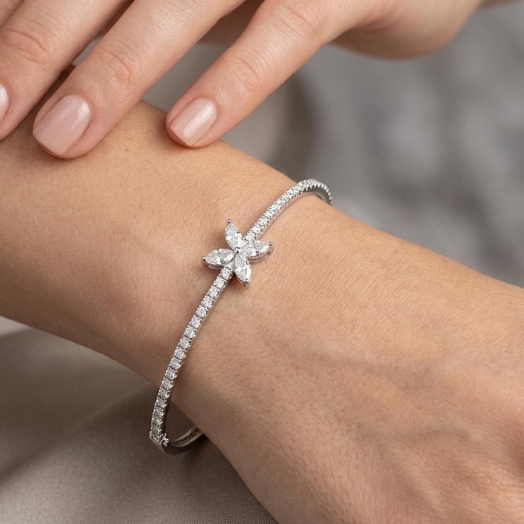 Gardenia Bufferfly Diamond Bangle
